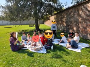 Activités dans l&rsquo;espace vert de notre école ( jardinage, apprentissages, lectures,…)
